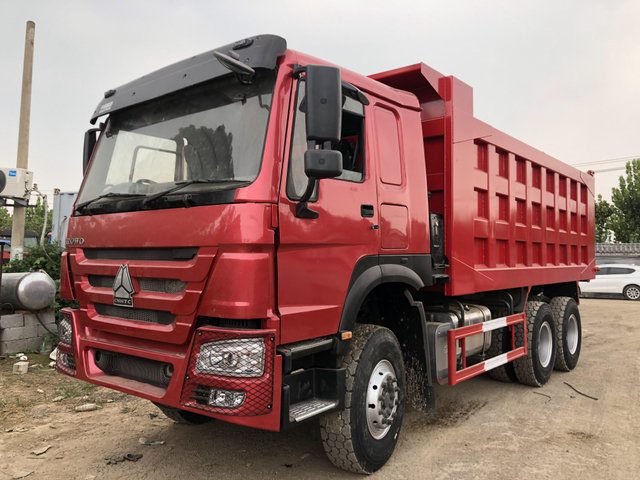 Used Isuzu 6x4 Heavy Dump Truck Diesel Manual Transmission Euro 3 Emission Standard Right Steering 30t Gross Vehicle Weight 