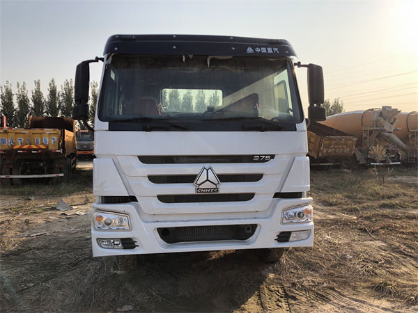 牵引车6x4白色平顶 (303)
